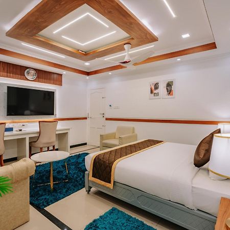 Excellency Airport Hotel Kochi Dış mekan fotoğraf