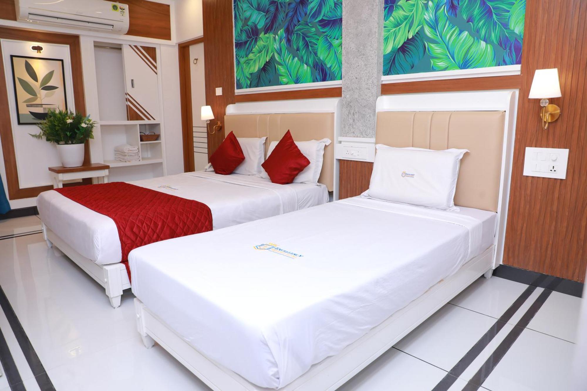 Excellency Airport Hotel Kochi Dış mekan fotoğraf
