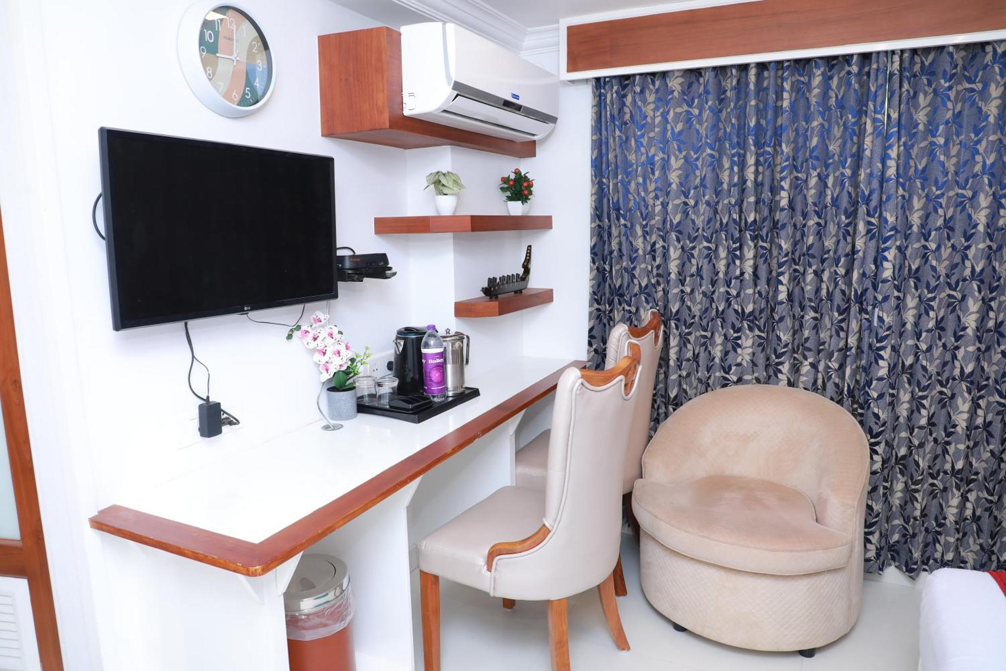 Excellency Airport Hotel Kochi Dış mekan fotoğraf
